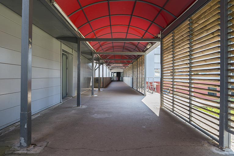 Détail des circulations abritées. © Région Bourgogne-Franche-Comté, Inventaire du patrimoine Détail des circulations abritées. © Région Bourgogne-Franche-Comté, Inventaire du patrimoine