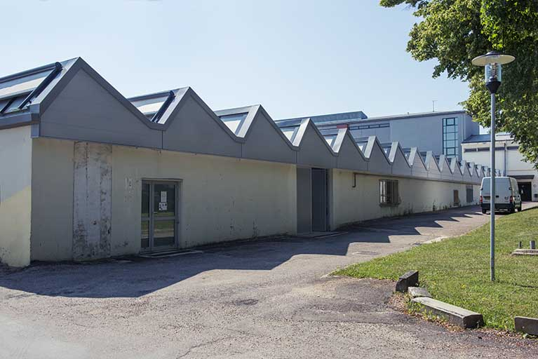 Façade est des ateliers sous sheds. © Région Bourgogne-Franche-Comté, Inventaire du patrimoine Façade est des ateliers sous sheds. © Région Bourgogne-Franche-Comté, Inventaire du patrimoine