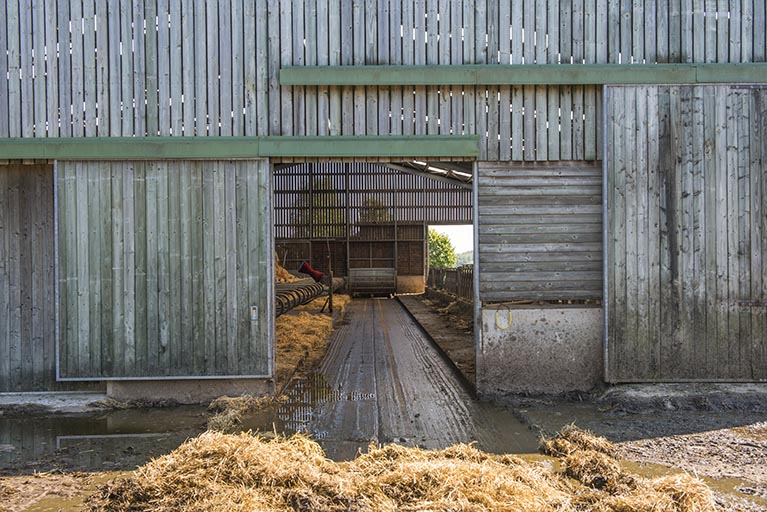 Détail de l'entrée ouest du bâtiment de production laitière. © Région Bourgogne-Franche-Comté, Inventaire du patrimoine