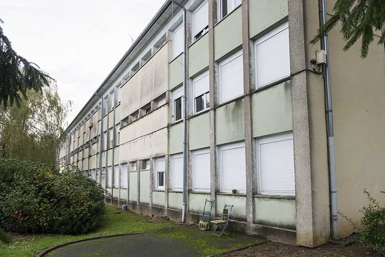 Façade ouest de la barre de logements au nord-ouest. © Région Bourgogne-Franche-Comté, Inventaire du patrimoine