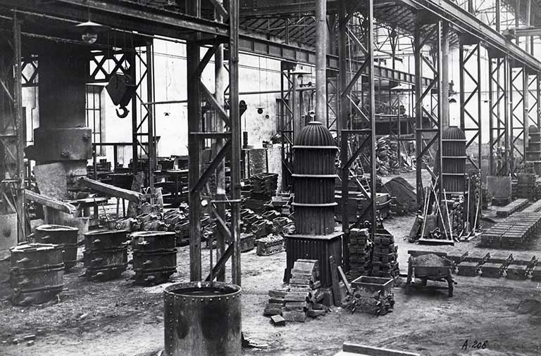 Atelier de fonderie en 1918. © Région Bourgogne-Franche-Comté, Inventaire du patrimoine Atelier de fonderie en 1918. © Région Bourgogne-Franche-Comté, Inventaire du patrimoine