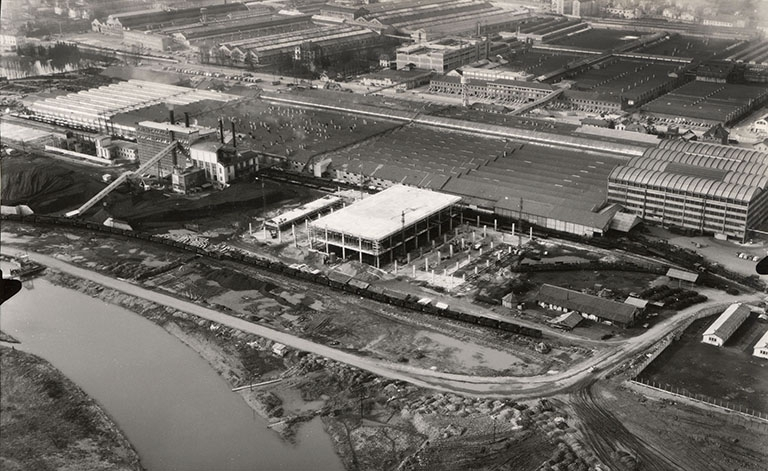 Vue d'ensemble depuis le sud-est en 1958. © Région Bourgogne-Franche-Comté, Inventaire du patrimoine Vue d'ensemble depuis le sud-est en 1958. © Région Bourgogne-Franche-Comté, Inventaire du patrimoine