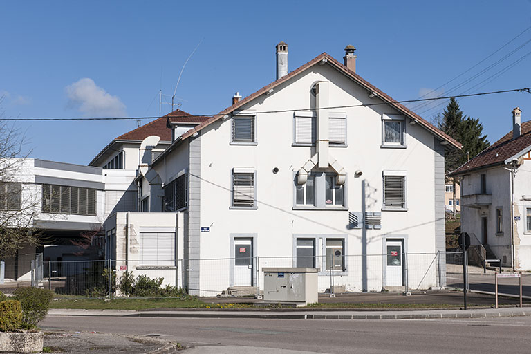 Usine, 1er corps de bâtiment : façade latérale gauche. © Région Bourgogne-Franche-Comté, Inventaire du patrimoine Usine, 1er corps de bâtiment : façade latérale gauche. © Région Bourgogne-Franche-Comté, Inventaire du patrimoine