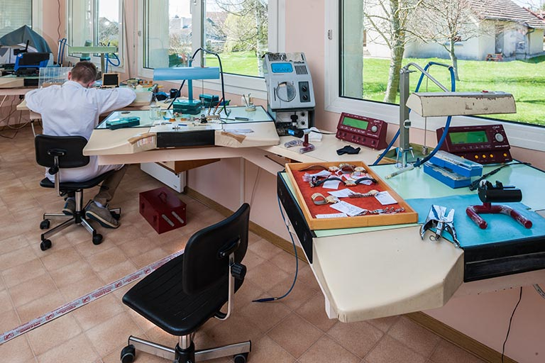 Postes de travail, derrière les fenêtres. © Région Bourgogne-Franche-Comté, Inventaire du patrimoine