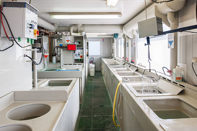 Usine : atelier de galvanoplastie (installations à l'arrière de la façade postérieure). © Région Bourgogne-Franche-Comté, Inventaire du patrimoine