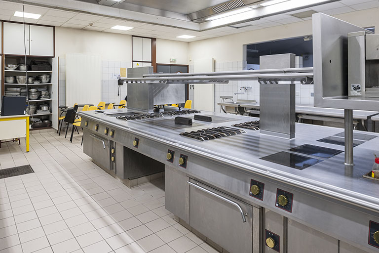 Cuisine du restaurant d'application.  © Région Bourgogne-Franche-Comté, Inventaire du patrimoine