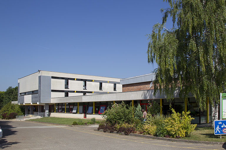 Façade sud et angle sud-est du bâtiment d'internat de garçons et d'externat. © Région Bourgogne-Franche-Comté, Inventaire du patrimoine