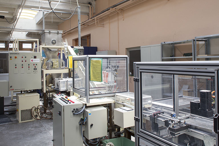 Intérieur de l'atelier dédié aux métiers de la maintenance.  © Région Bourgogne-Franche-Comté, Inventaire du patrimoine
