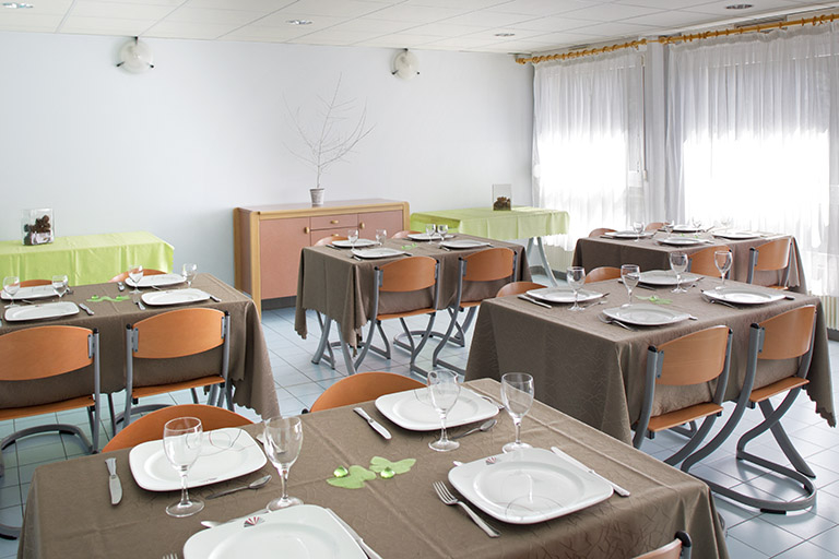 Salle de restaurant d'application dans le bâtiment d'enseignement bio services. © Région Bourgogne-Franche-Comté, Inventaire du patrimoine