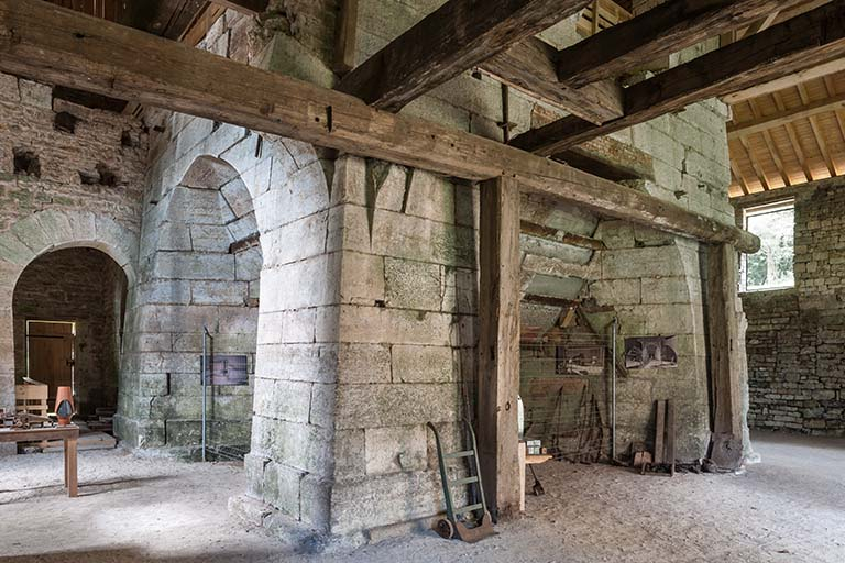 Haut fourneau. Vue rapprochée de trois quarts. © Région Bourgogne-Franche-Comté, Inventaire du patrimoine