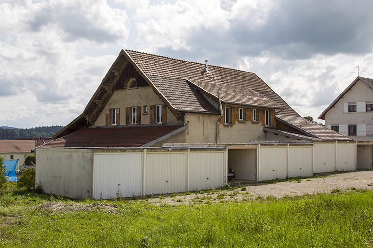 Façades postérieure et latérale gauche. © Région Bourgogne-Franche-Comté, Inventaire du patrimoine Façades postérieure et latérale gauche. © Région Bourgogne-Franche-Comté, Inventaire du patrimoine