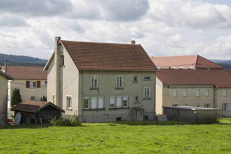 Façades postérieure et latérale droite. © Région Bourgogne-Franche-Comté, Inventaire du patrimoine Façades postérieure et latérale droite. © Région Bourgogne-Franche-Comté, Inventaire du patrimoine