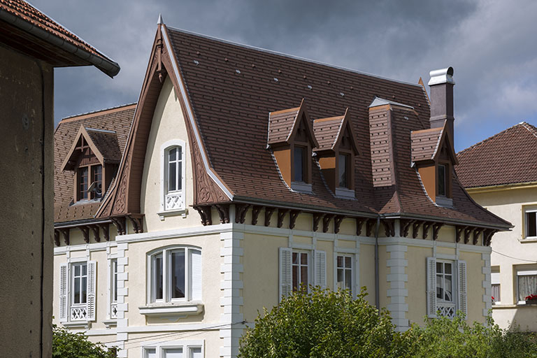 Logement patronal : étages supérieurs et toiture, vus de l'ouest. © Région Bourgogne-Franche-Comté, Inventaire du patrimoine Logement patronal : étages supérieurs et toiture, vus de l'ouest. © Région Bourgogne-Franche-Comté, Inventaire du patrimoine