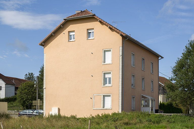 Façades antérieure et latérale gauche. © Région Bourgogne-Franche-Comté, Inventaire du patrimoine
