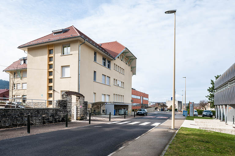 Façade nord de l'internat sur la rue du vieil hôpital. © Région Bourgogne-Franche-Comté, Inventaire du patrimoine