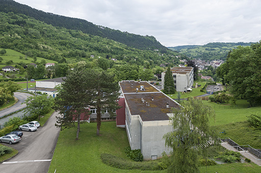 Le site dans sa pente, vu du nord, au dessus de la restauration. © Région Bourgogne-Franche-Comté, Inventaire du patrimoine