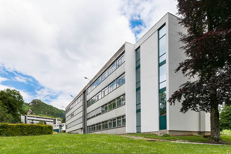 Façade postérieure de l'externat depuis son angle sud-ouest. © Région Bourgogne-Franche-Comté, Inventaire du patrimoine