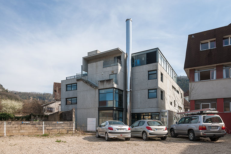 Façade nord de l'extension est de l'école et pignon nord de Cécalait. © Région Bourgogne-Franche-Comté, Inventaire du patrimoine