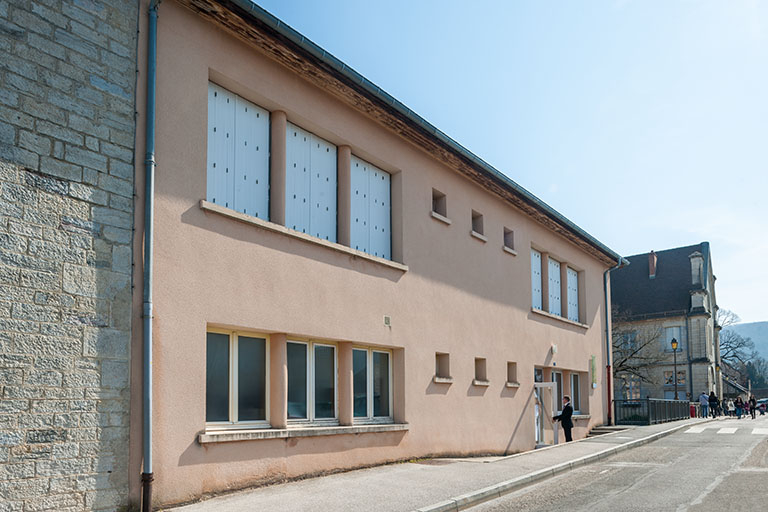 Annexe : façade antérieure, vue trois-quart. © Région Bourgogne-Franche-Comté, Inventaire du patrimoine