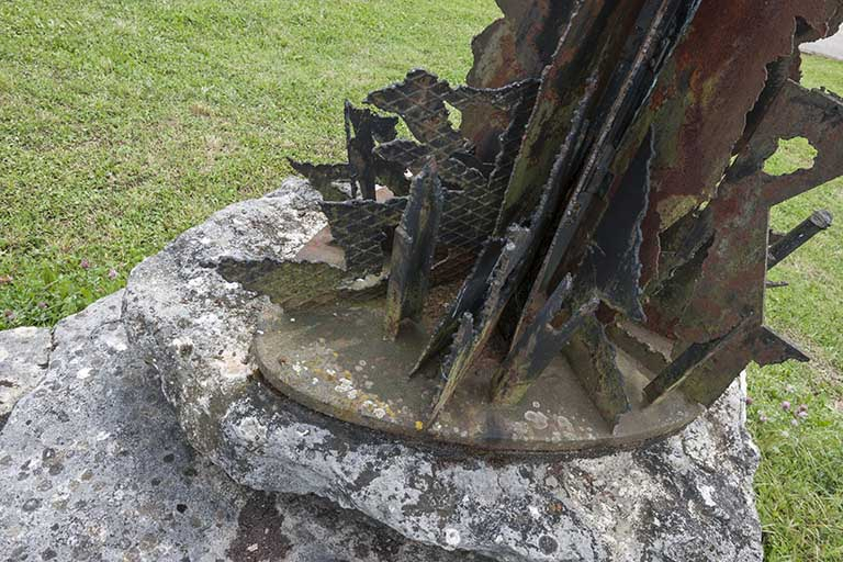 Détail du socle © Région Bourgogne-Franche-Comté, Inventaire du patrimoine