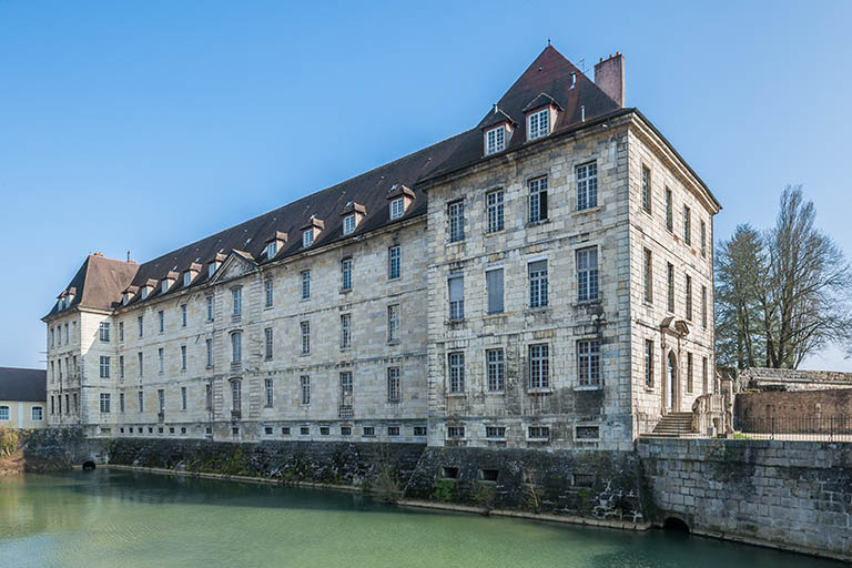 Ancien hôpital de la Charité, façade antérieure. © Région Bourgogne-Franche-Comté, Inventaire du patrimoine Ancien hôpital de la Charité, façade antérieure. © Région Bourgogne-Franche-Comté, Inventaire du patrimoine