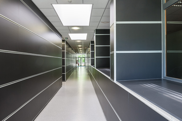 Atelier : couloir de l'extension. © Région Bourgogne-Franche-Comté, Inventaire du patrimoine