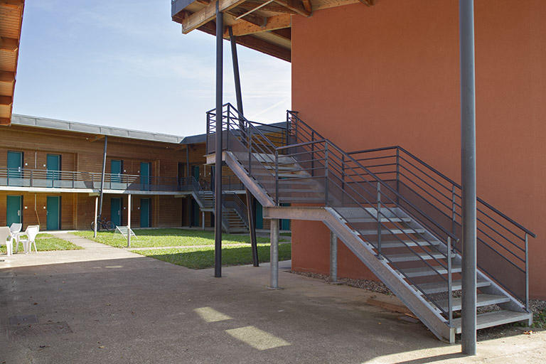 Détail de l'escalier de l'aile nord-ouest du bâtiment d'hébergement adultes. © Région Bourgogne-Franche-Comté, Inventaire du patrimoine