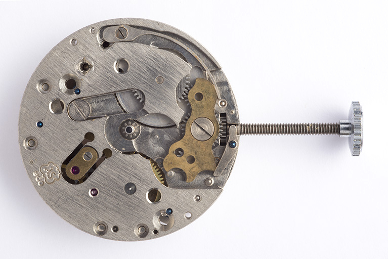 1er mouvement, côté cadran : vue d'ensemble. Il manque au centre la roue de minuterie et sa chaussée. © Région Bourgogne-Franche-Comté, Inventaire du patrimoine