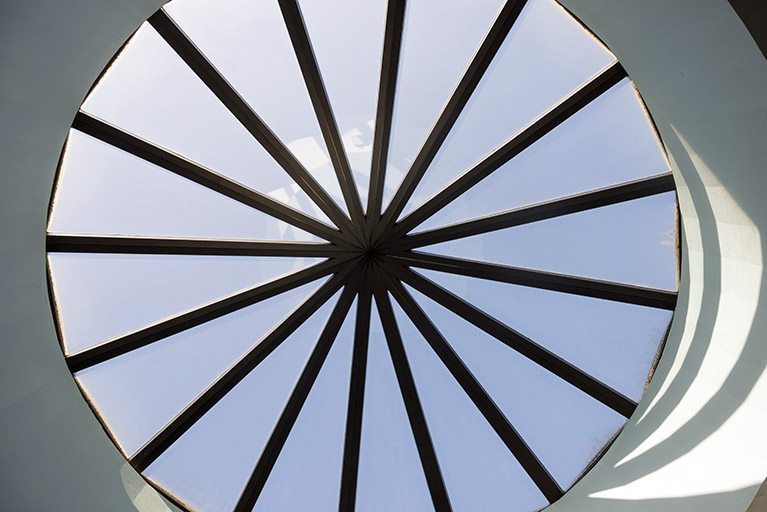 Détail intérieur de l'oculus zénithal du hall. © Région Bourgogne-Franche-Comté, Inventaire du patrimoine