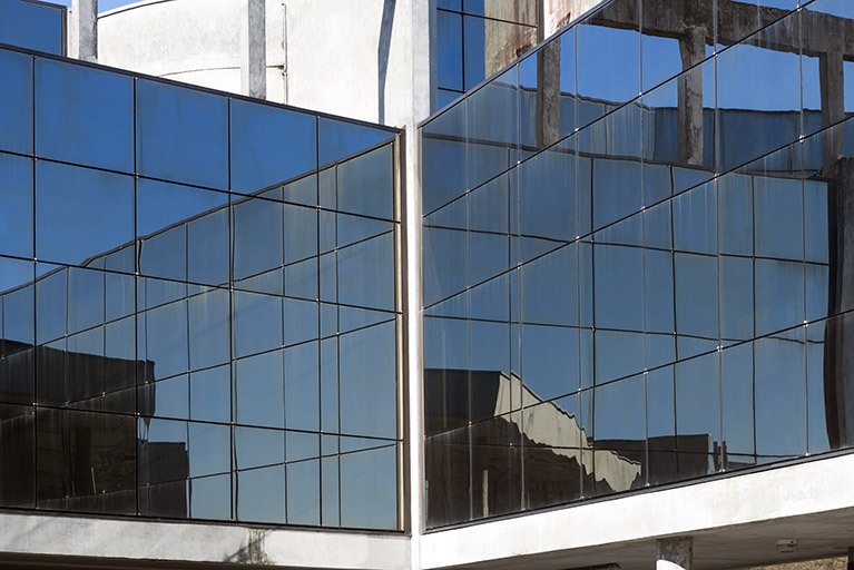 Vue rapprochée de l'angle intérieur nord-est de l'externat sud. © Région Bourgogne-Franche-Comté, Inventaire du patrimoine