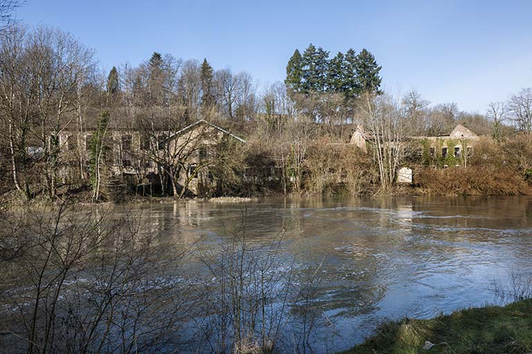 Vue d'ensemble depuis la rive droite. © Région Bourgogne-Franche-Comté, Inventaire du patrimoine