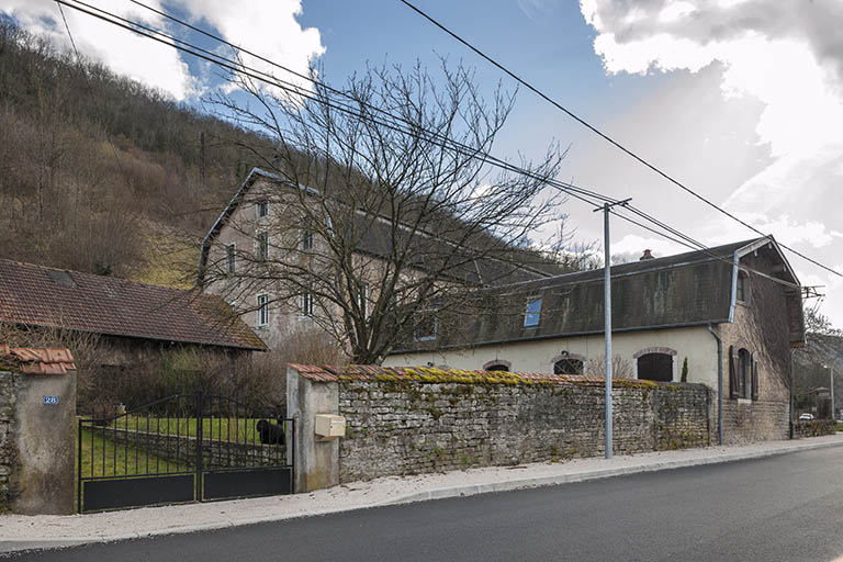 Pignon nord de l'atelier de fabrication et façade postérieure de la conciergerie. © Région Bourgogne-Franche-Comté, Inventaire du patrimoine