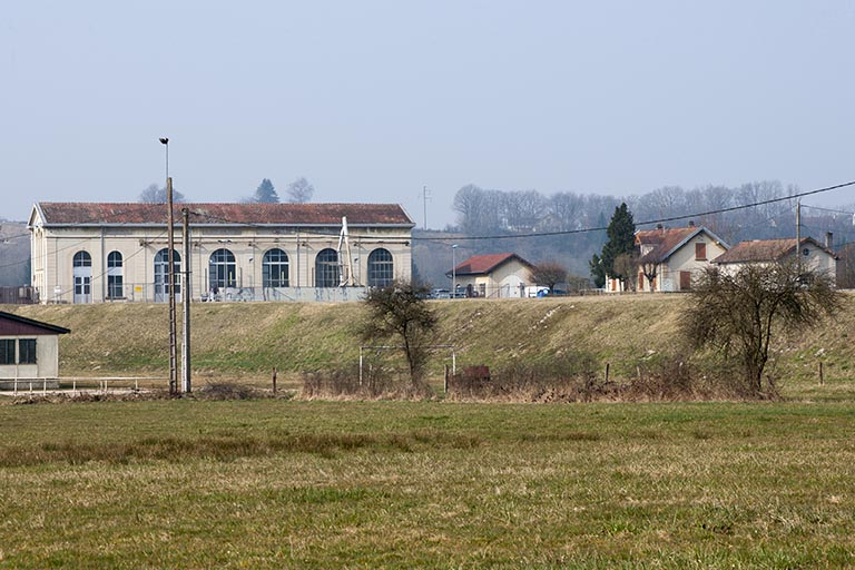 Vue d'ensemble depuis l'est. © Région Bourgogne-Franche-Comté, Inventaire du patrimoine Vue d'ensemble depuis l'est. © Région Bourgogne-Franche-Comté, Inventaire du patrimoine
