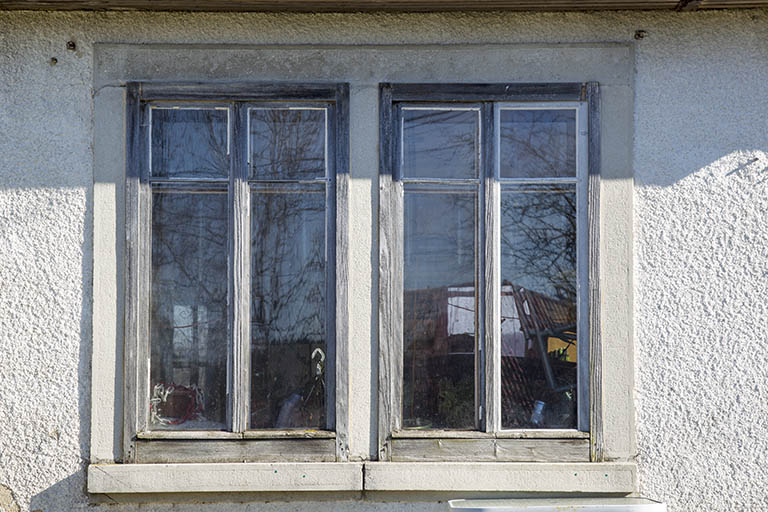 Atelier de fabrication : fenêtres horlogères sur la façade postérieure. © Région Bourgogne-Franche-Comté, Inventaire du patrimoine