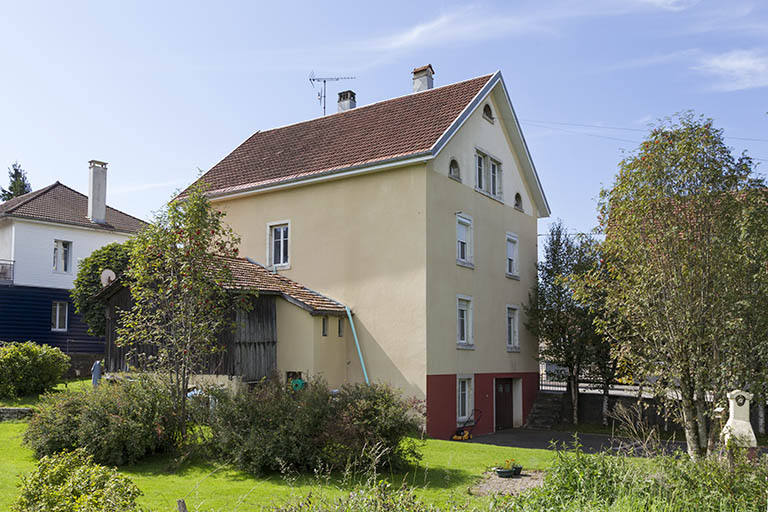 Vue d'ensemble, depuis le nord (façades postérieure et latérale droite). © Région Bourgogne-Franche-Comté, Inventaire du patrimoine Vue d'ensemble, depuis le nord (façades postérieure et latérale droite). © Région Bourgogne-Franche-Comté, Inventaire du patrimoine