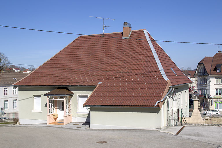 Façade antérieure, de trois quarts droite. © Région Bourgogne-Franche-Comté, Inventaire du patrimoine