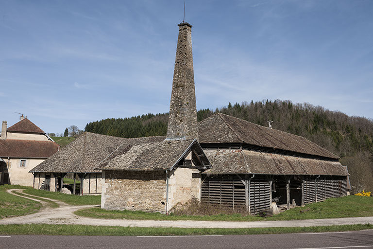 Vue rapprochée depuis le sud-ouest. © Région Bourgogne-Franche-Comté, Inventaire du patrimoine