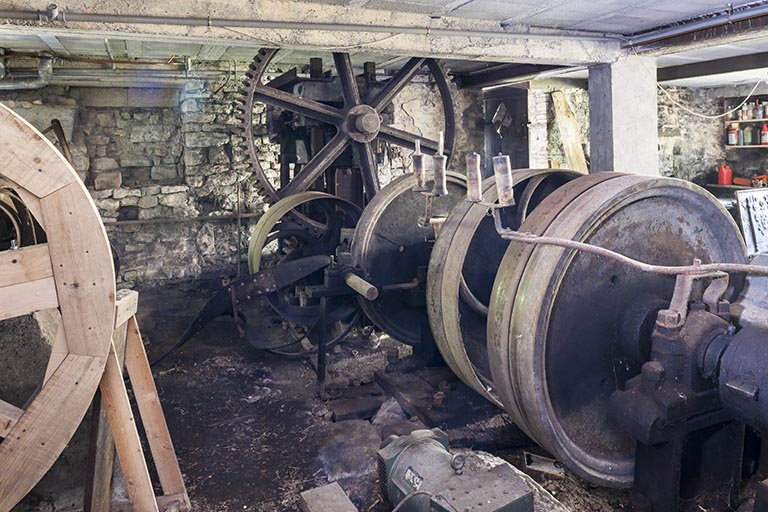 Système d'entraînement des martinets (volants de transmission et d'inertie). © Région Bourgogne-Franche-Comté, Inventaire du patrimoine
