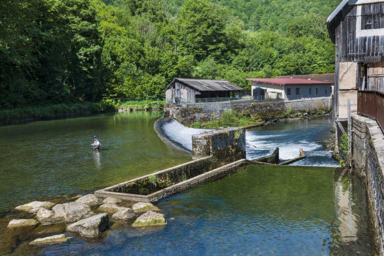 Le barrage de l'usine du Moulin-Neuf. © Région Bourgogne-Franche-Comté, Inventaire du patrimoine Le barrage de l'usine du Moulin-Neuf. © Région Bourgogne-Franche-Comté, Inventaire du patrimoine
