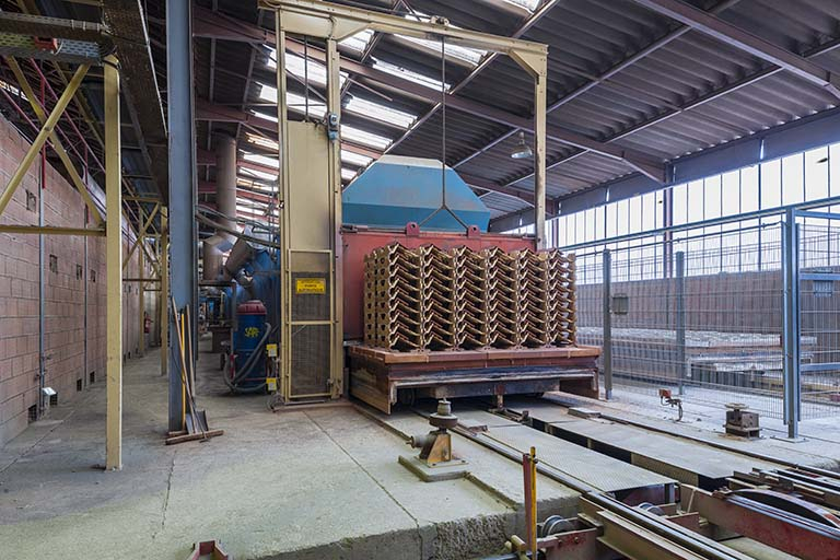 Unité de fabrication dite UL 1. Four (1984). © Région Bourgogne-Franche-Comté, Inventaire du patrimoine Unité de fabrication dite UL 1. Four (1984). © Région Bourgogne-Franche-Comté, Inventaire du patrimoine