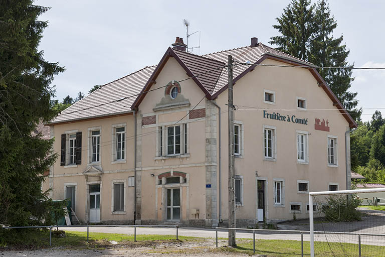 Vue de trois quarts droite. © Région Bourgogne-Franche-Comté, Inventaire du patrimoine
