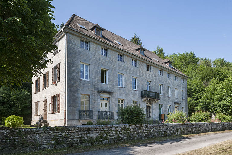 Logement patronal vu de trois quarts gauche. © Région Bourgogne-Franche-Comté, Inventaire du patrimoine Logement patronal vu de trois quarts gauche. © Région Bourgogne-Franche-Comté, Inventaire du patrimoine