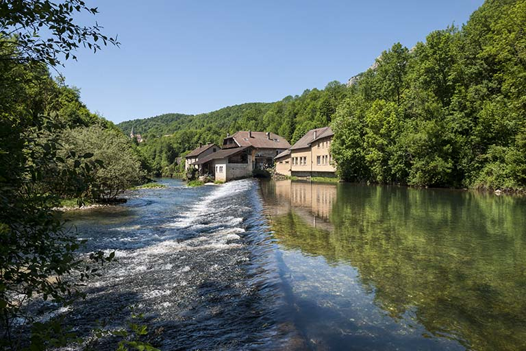 Vue d'ensemble depuis le barrage, en amont. © Région Bourgogne-Franche-Comté, Inventaire du patrimoine