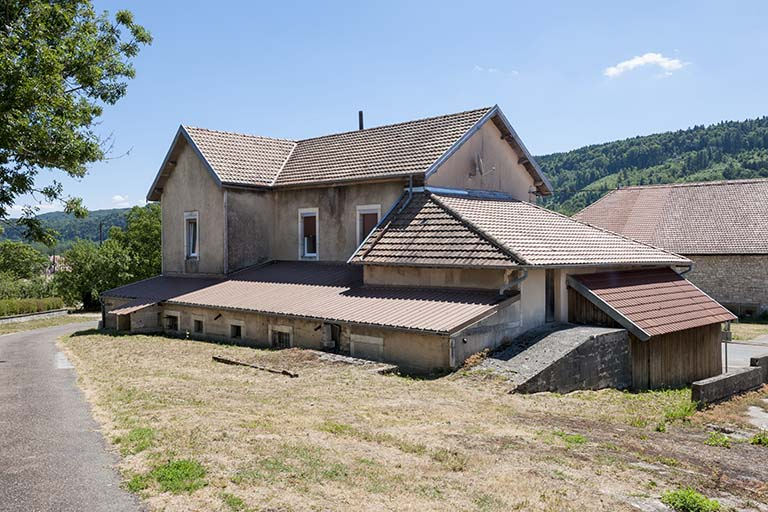 Vue de trois quarts arrière. © Région Bourgogne-Franche-Comté, Inventaire du patrimoine
