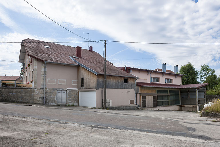 Vue de trois quarts arrière. © Région Bourgogne-Franche-Comté, Inventaire du patrimoine