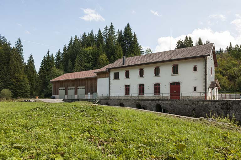 Façade nord vue de trois quarts. © Région Bourgogne-Franche-Comté, Inventaire du patrimoine Façade nord vue de trois quarts. © Région Bourgogne-Franche-Comté, Inventaire du patrimoine