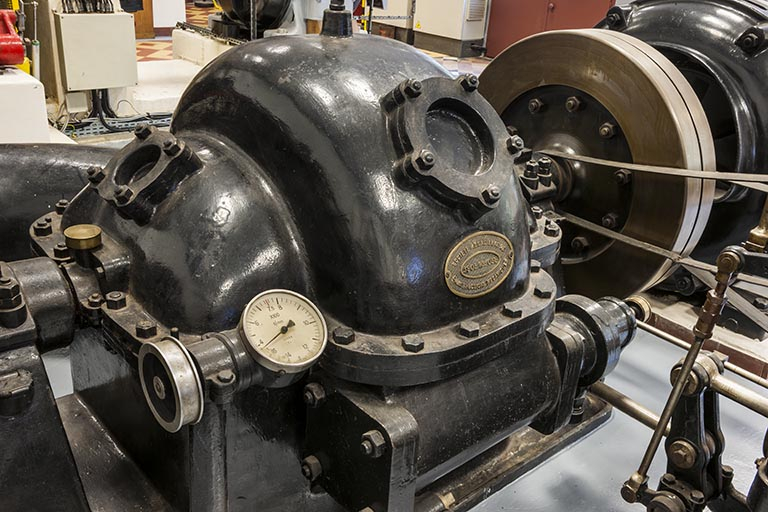 Bâche de la turbine SACM. © Région Bourgogne-Franche-Comté, Inventaire du patrimoine Bâche de la turbine SACM. © Région Bourgogne-Franche-Comté, Inventaire du patrimoine