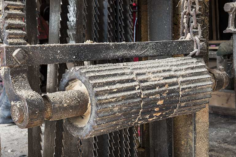 Châssis de scie. Détail d'un cylindre d'avancée de la grume. © Région Bourgogne-Franche-Comté, Inventaire du patrimoine