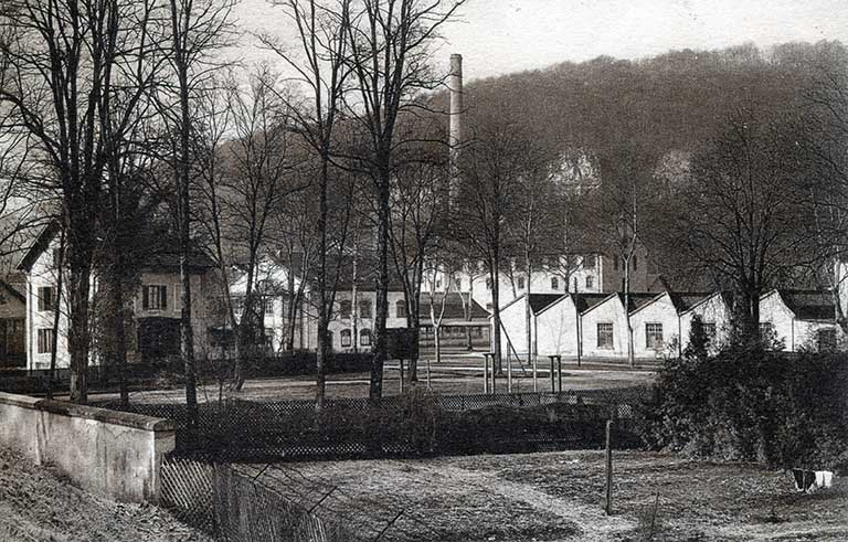 Vue d'ensemble depuis le nord-est, photogr., s.d. [fin 19e ou début 20e siècle]. © Région Bourgogne-Franche-Comté, Inventaire du patrimoine
