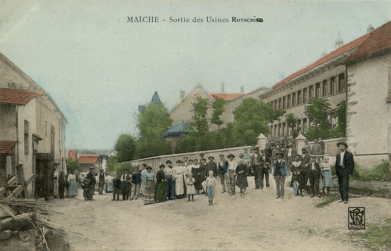 Maîche - Sortie des usines Rotschild [sic] [façade antérieure, de trois quarts droite, de l'usine dotée d'un seul étage carré], entre 1904 et 1909. © Région Bourgogne-Franche-Comté, Inventaire du patrimoine